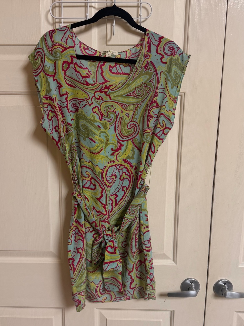 NWOT Amour Vert 100% Silk Tie Waist Paisley Cap Sleeve Tunic Boho